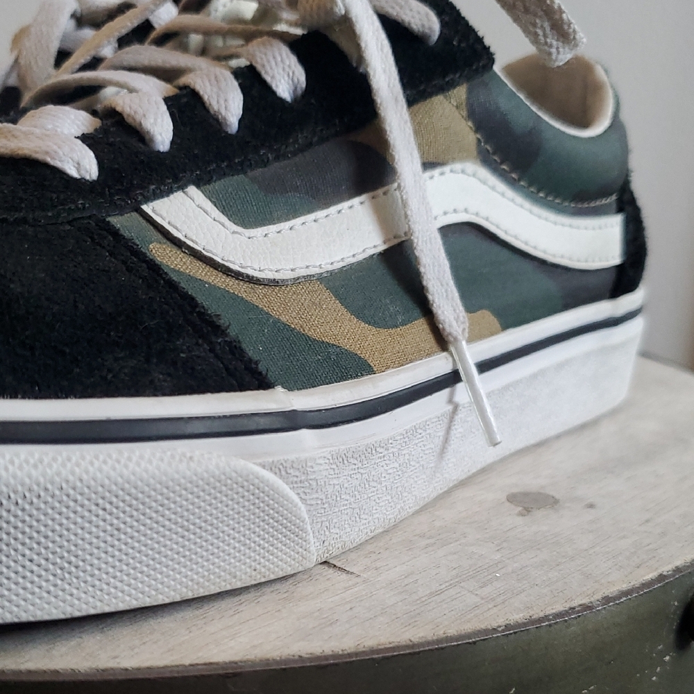 Vans!  Black and Green Sneakers - Picture 5 of 5